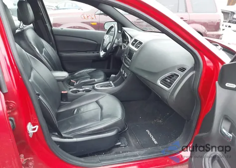 2011 Dodge Avenger Lux z USA, uszkodzony, nr VIN 1B3BD2FG2BN508555